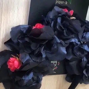 Hot Topic | Accessories | Piper K Rose Skull Headband Flower  display picture 1